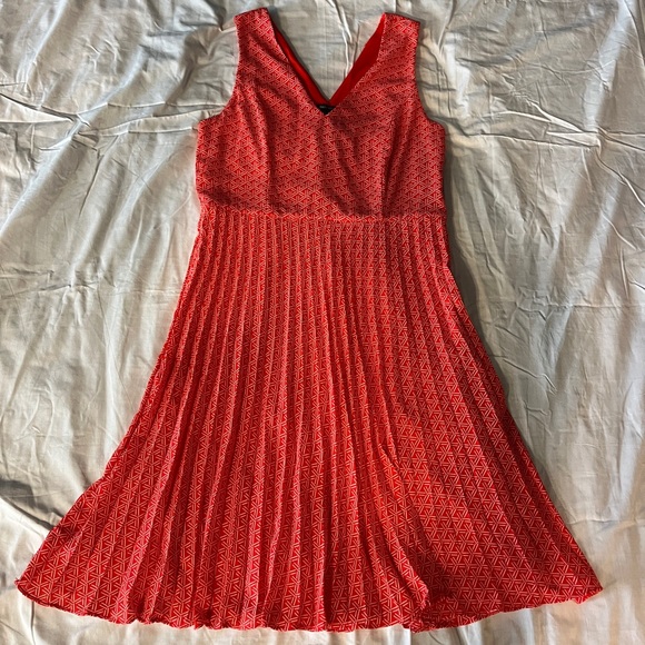 Banana Republic Sleeveless Red Patterned Mini Dress, Size 6 NWT - Picture 1 of 16